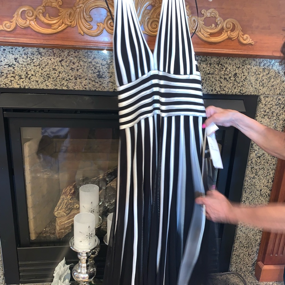 Sandra Darren Black and White Size Small Women’s Dress